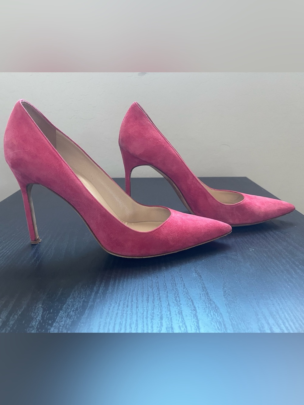 Manolo Blahnik BB 105 pointed-toe pumps in gorgeous hot pink/fuchsia suede.